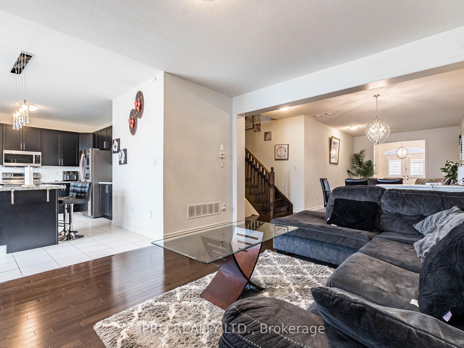 Photo 16 of 22 O'connor Crescent, Brampton, Northwest Brampton — HOMEH