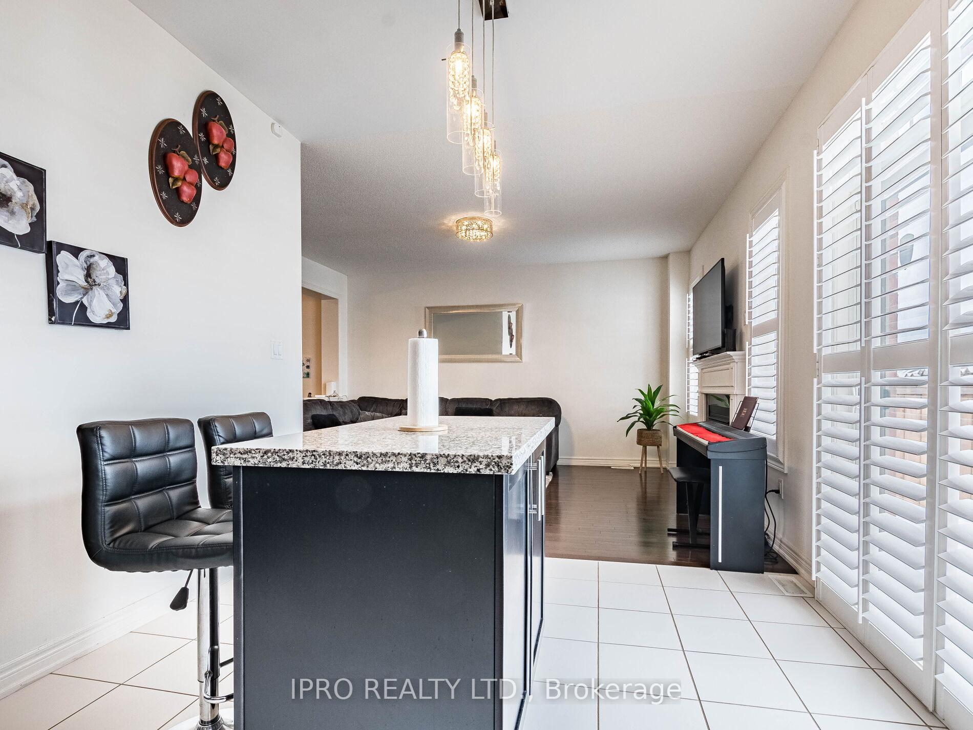 Photo 18 of 22 O'connor Crescent, Brampton, Northwest Brampton — HOMEH