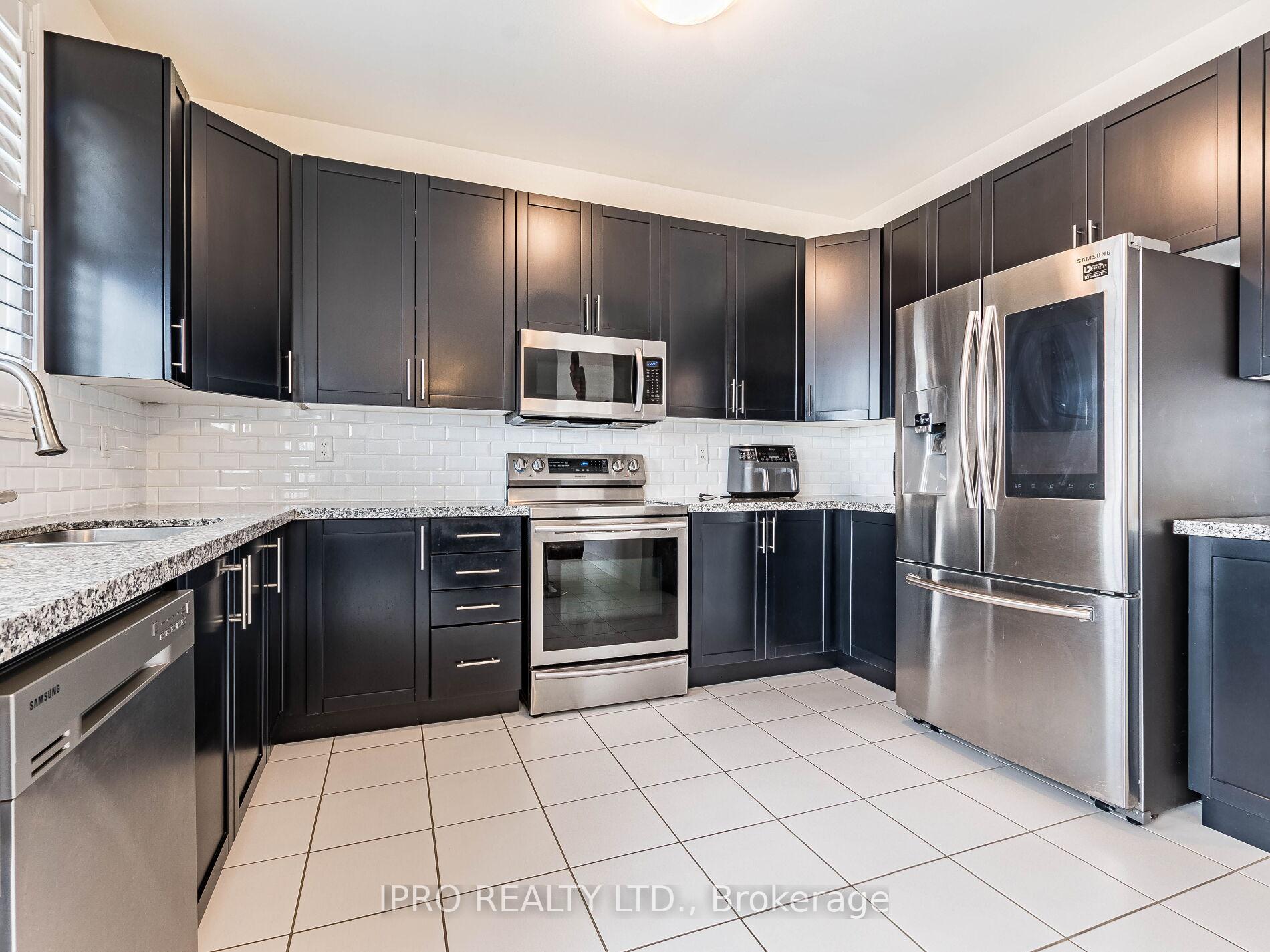 Photo 19 of 22 O'connor Crescent, Brampton, Northwest Brampton — HOMEH