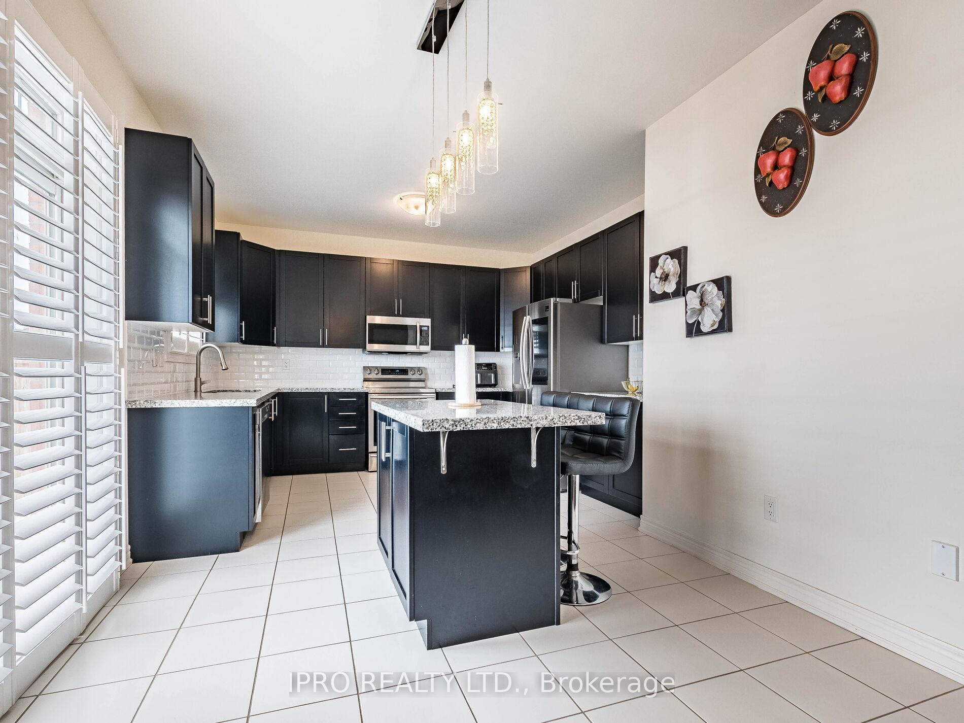Photo 20 of 22 O'connor Crescent, Brampton, Northwest Brampton — HOMEH