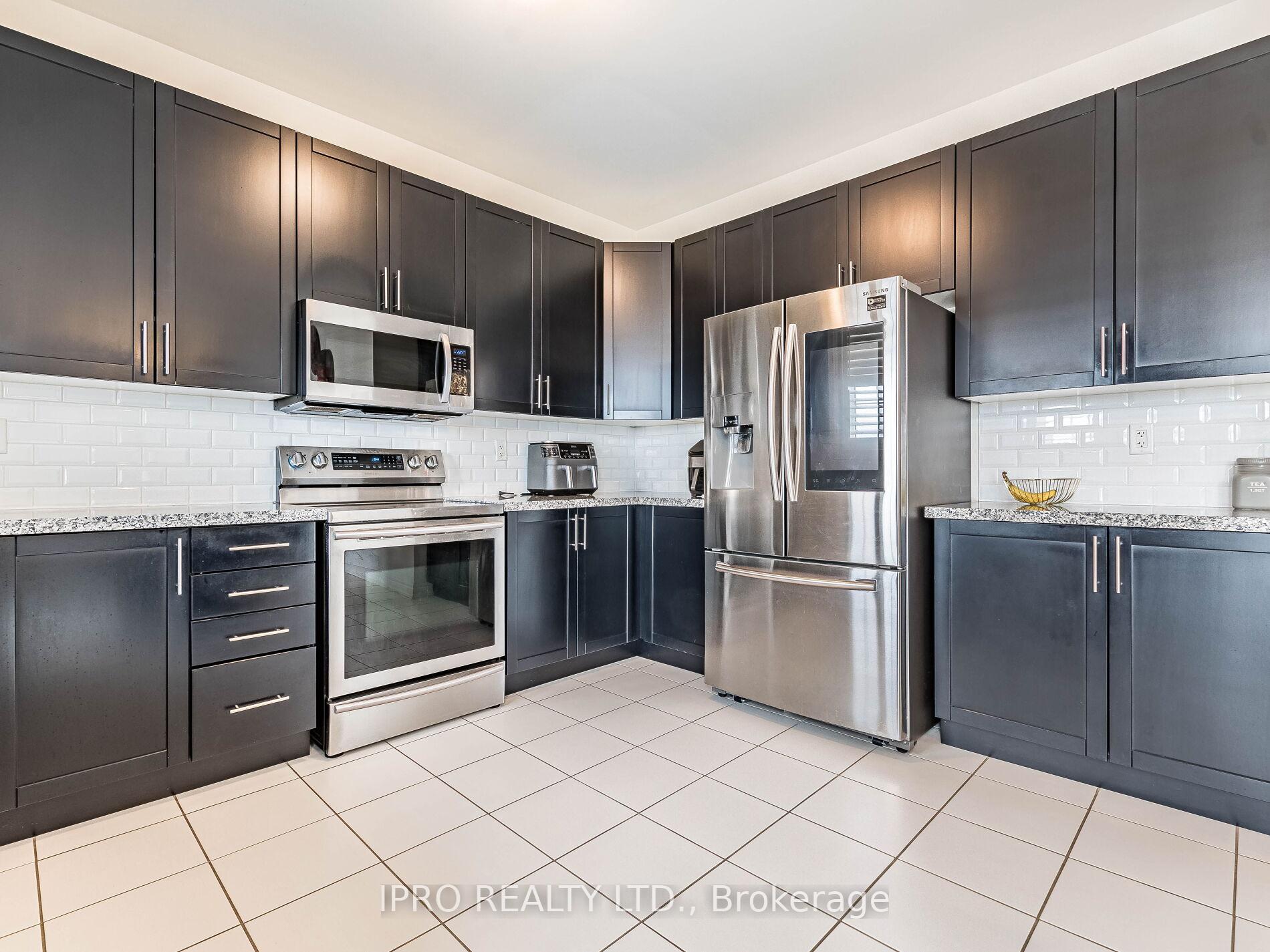 Photo 21 of 22 O'connor Crescent, Brampton, Northwest Brampton — HOMEH
