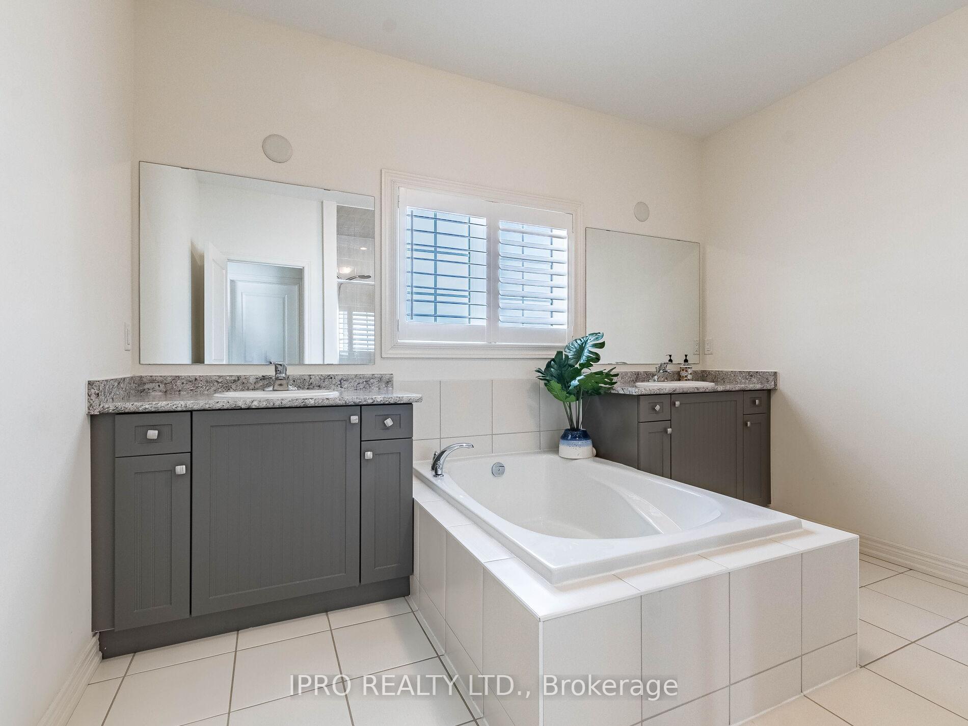 Photo 36 of 22 O'connor Crescent, Brampton, Northwest Brampton — HOMEH