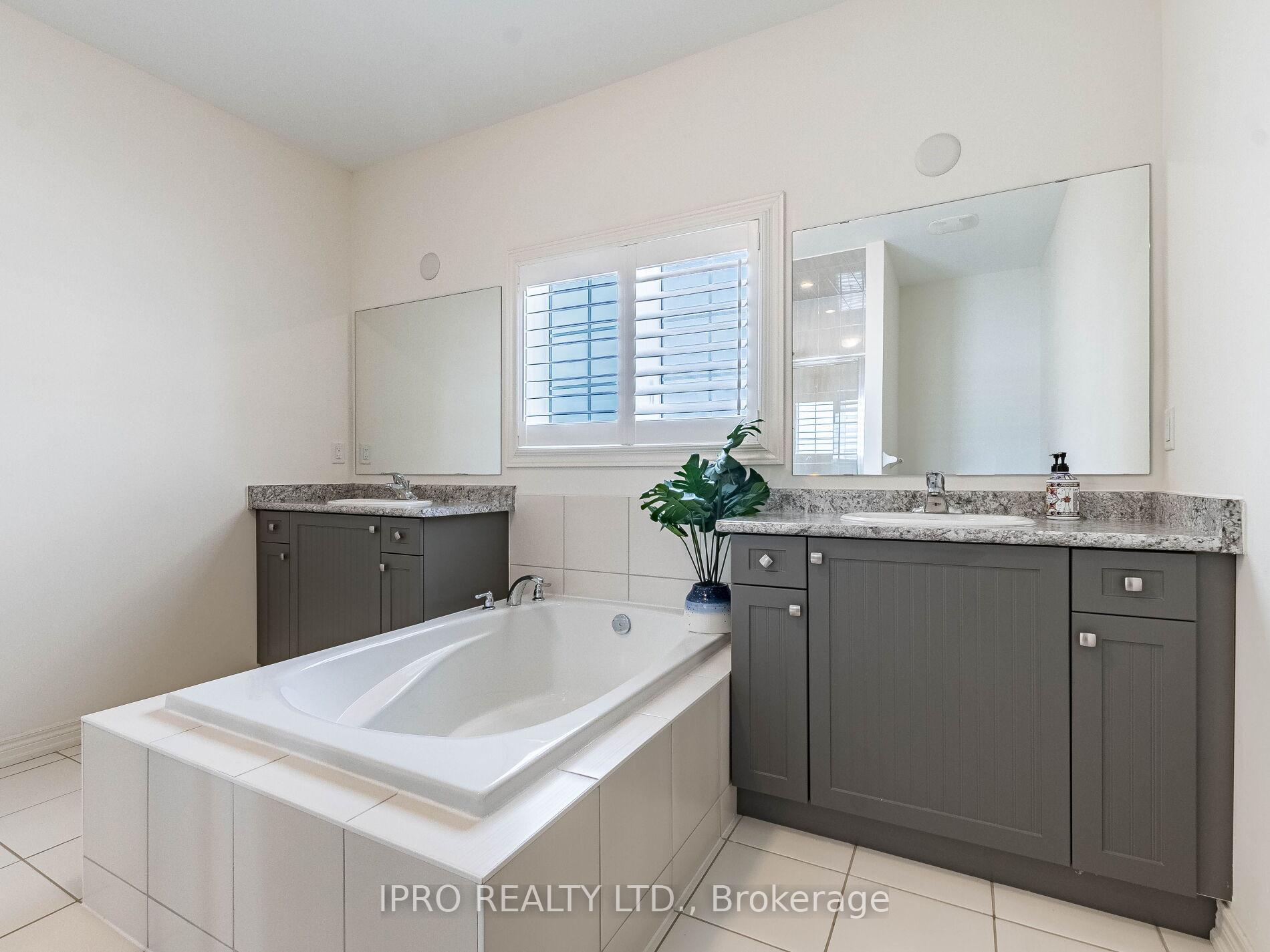 Photo 37 of 22 O'connor Crescent, Brampton, Northwest Brampton — HOMEH