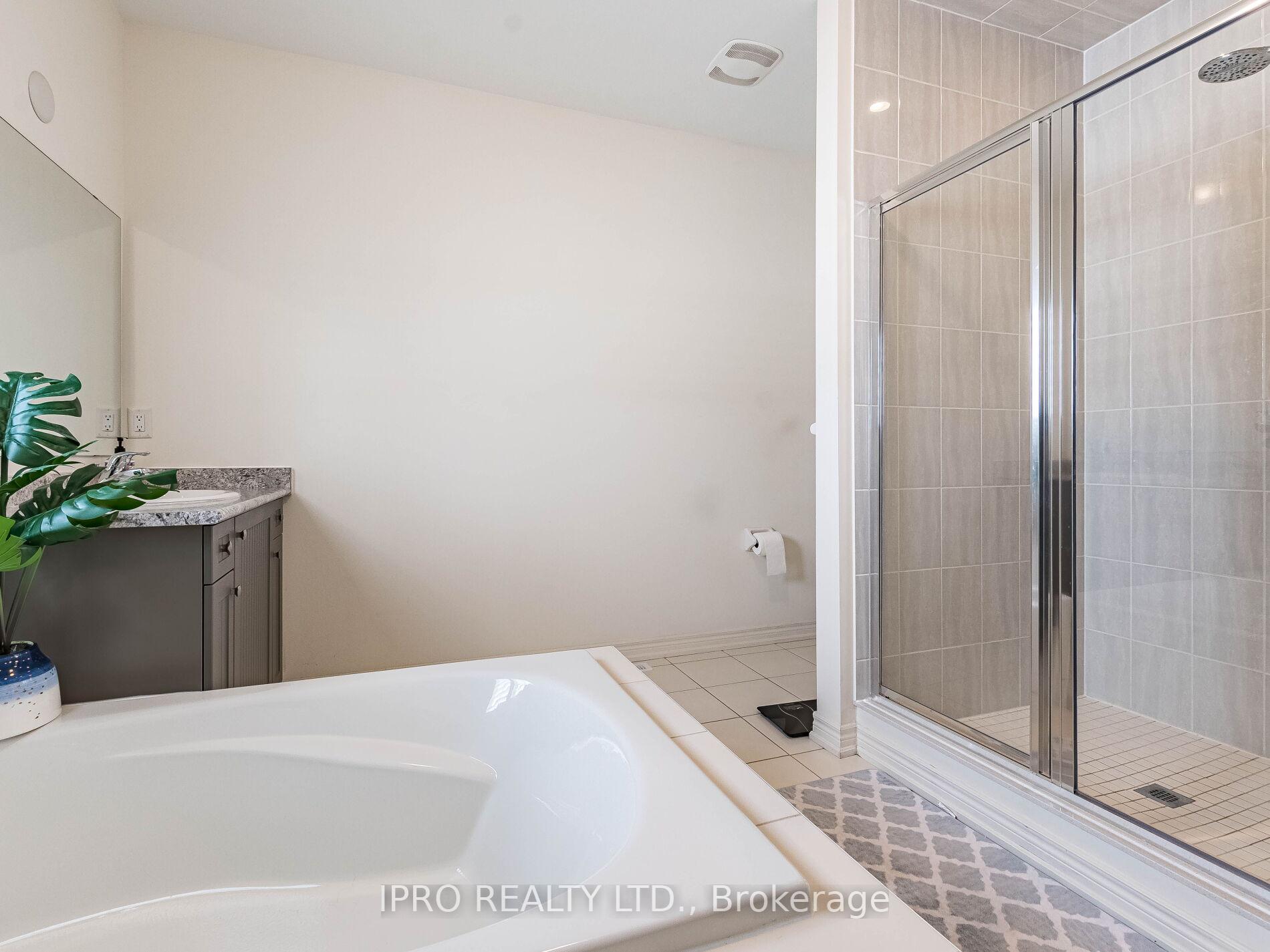 Photo 39 of 22 O'connor Crescent, Brampton, Northwest Brampton — HOMEH