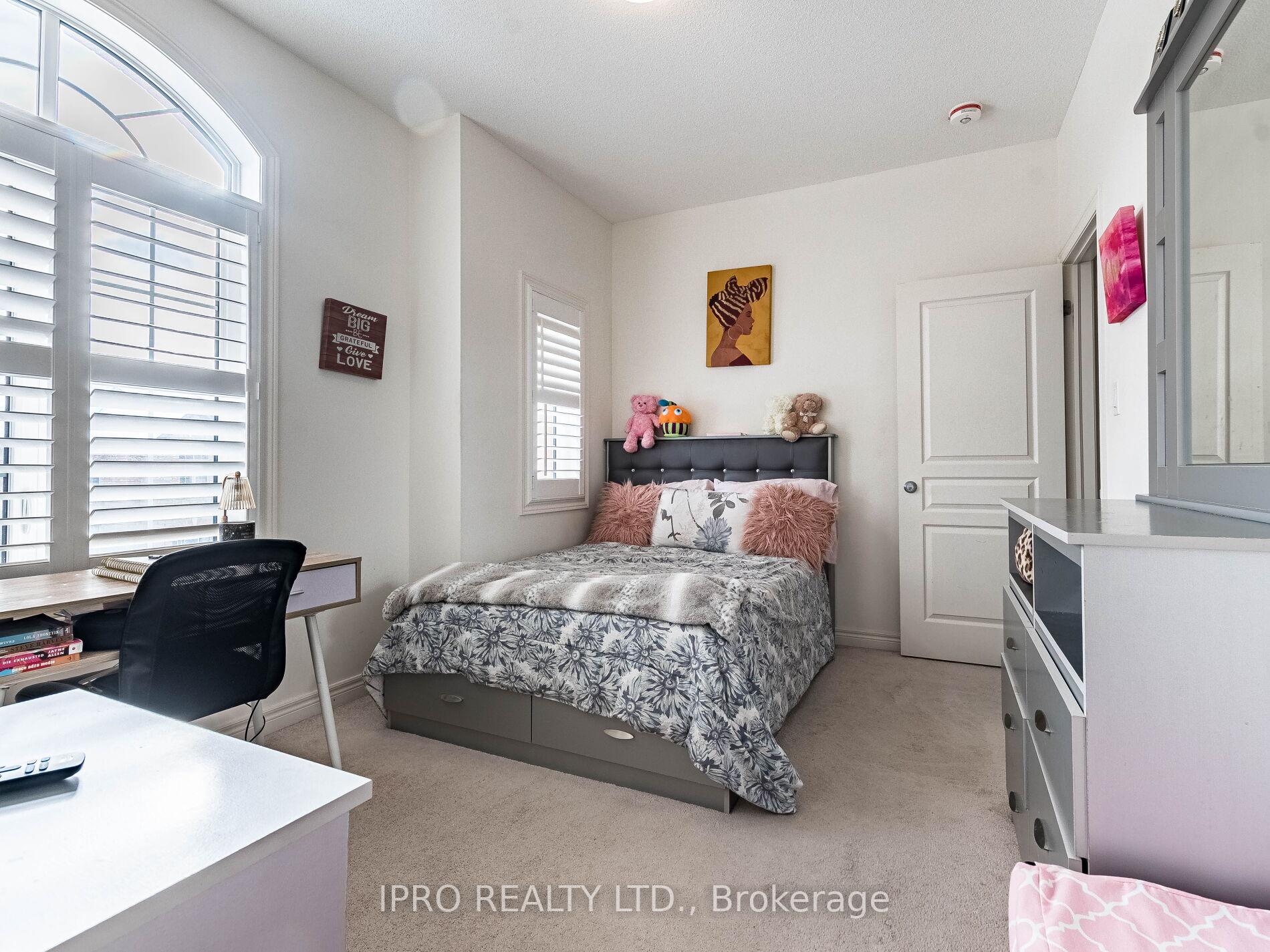 Photo 47 of 22 O'connor Crescent, Brampton, Northwest Brampton — HOMEH