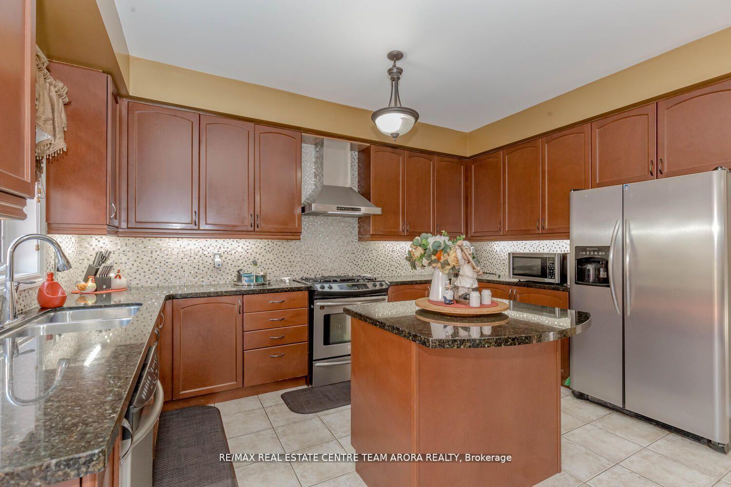 Photo 17 of 61 Charcoal Way, Brampton, Bram West — HOMEH