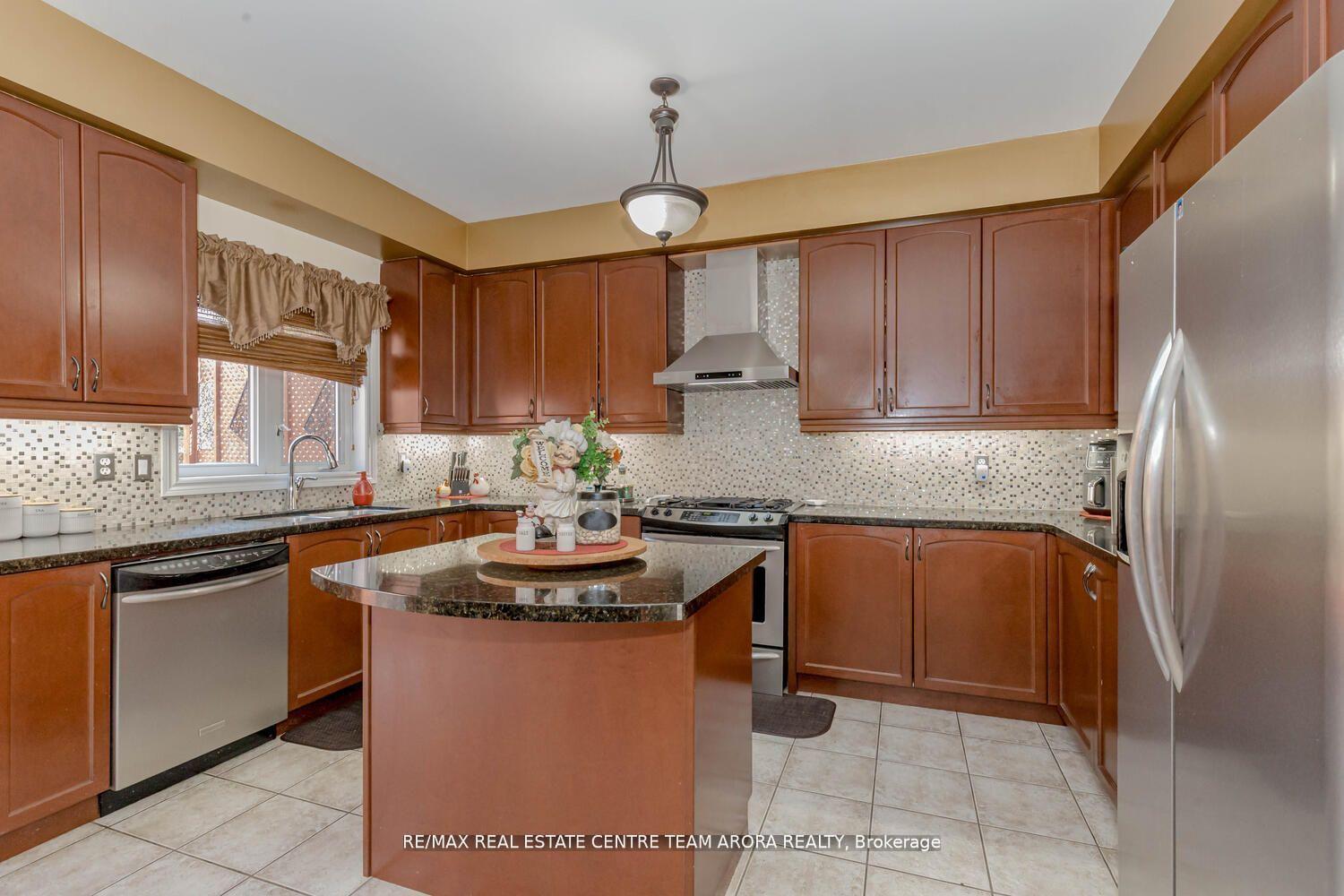 Photo 18 of 61 Charcoal Way, Brampton, Bram West — HOMEH