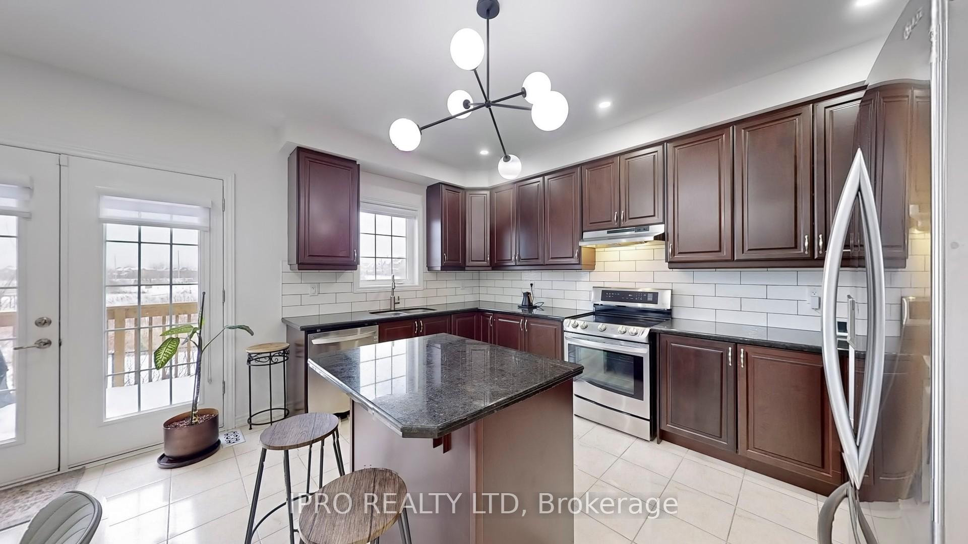 Photo 7 of 36 Yarmouth Street, Brampton, Northwest Brampton — HOMEH