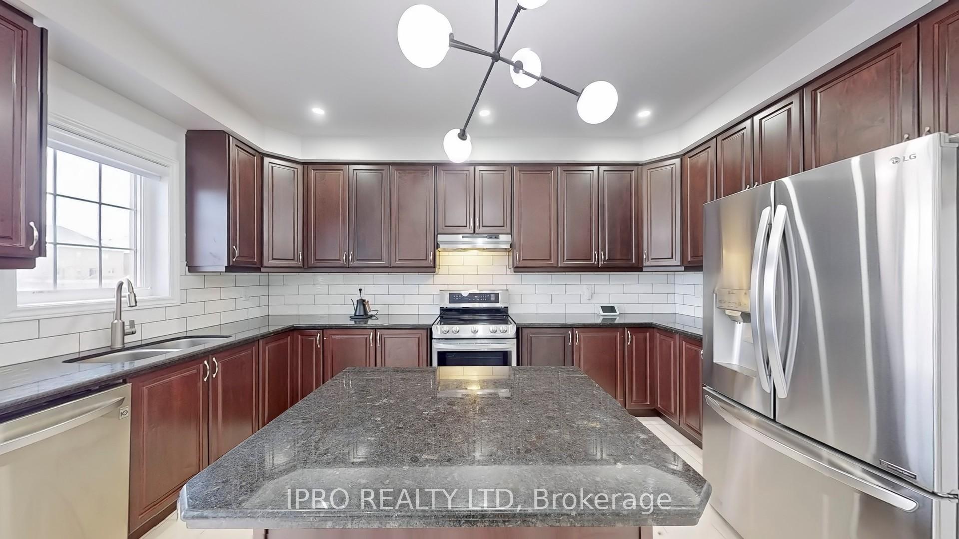Photo 8 of 36 Yarmouth Street, Brampton, Northwest Brampton — HOMEH