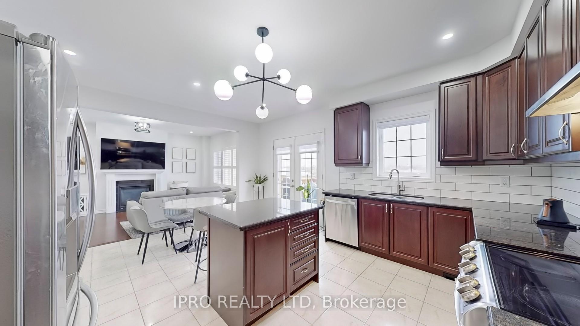 Photo 10 of 36 Yarmouth Street, Brampton, Northwest Brampton — HOMEH