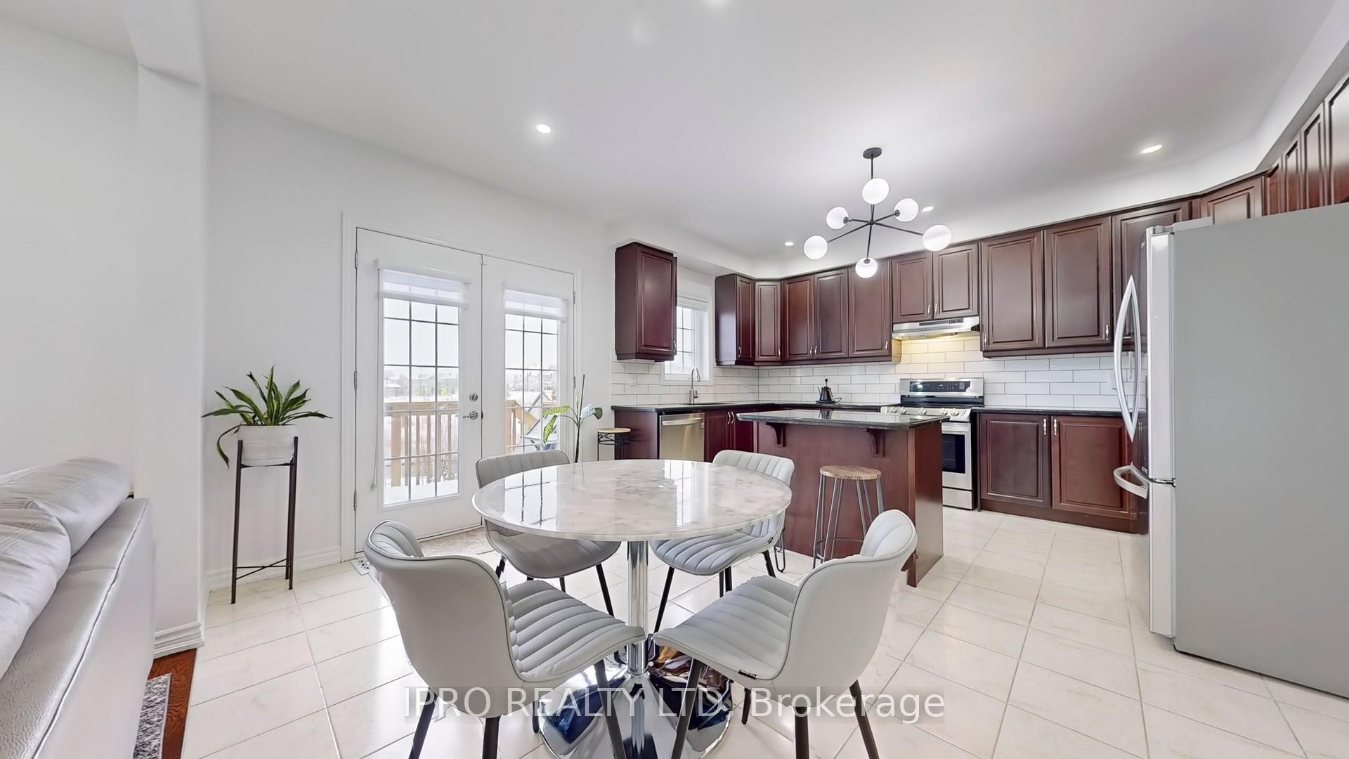 Photo 12 of 36 Yarmouth Street, Brampton, Northwest Brampton — HOMEH