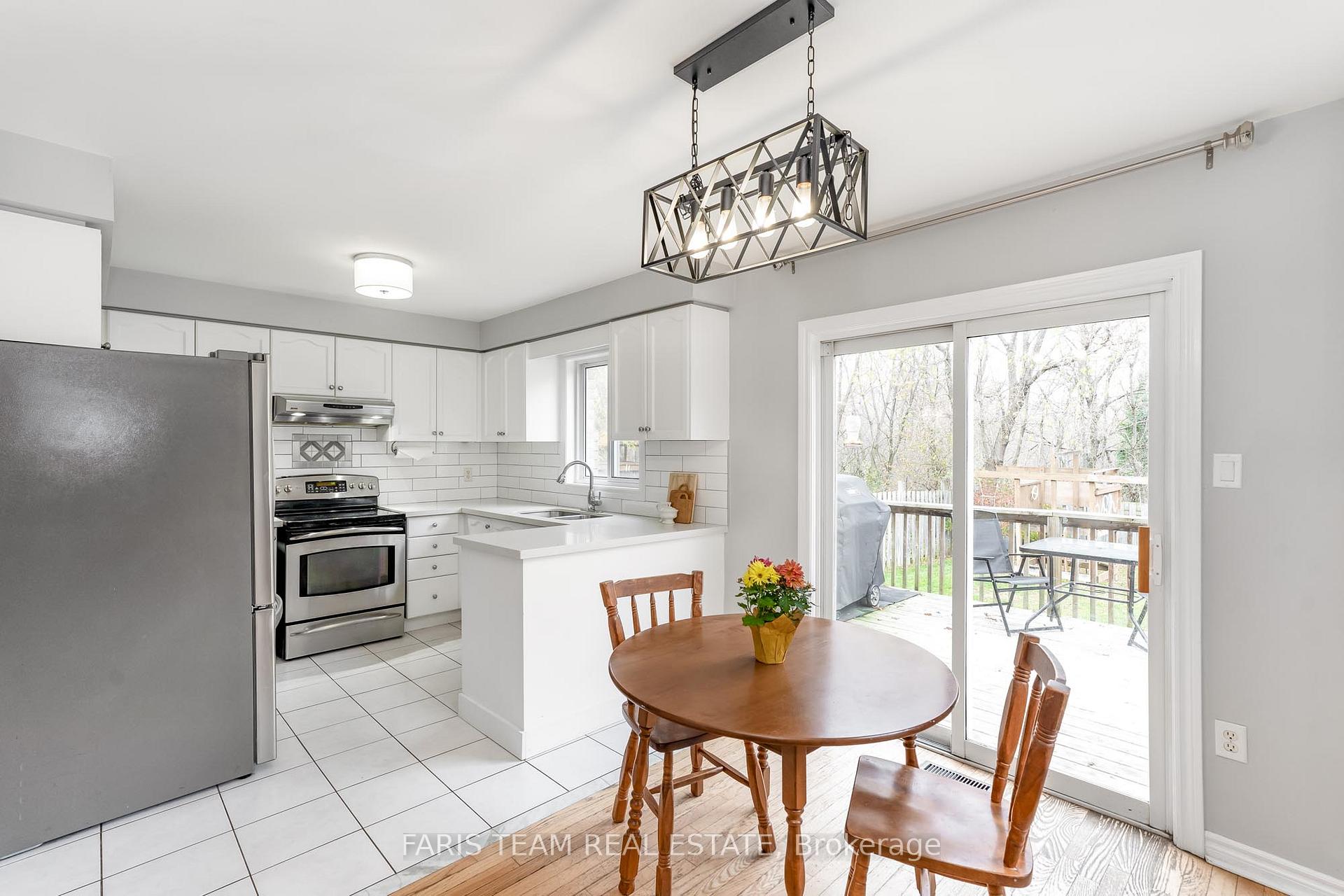 Photo 4 of 121 Nicholson Drive, Barrie, Ardagh — HOMEH