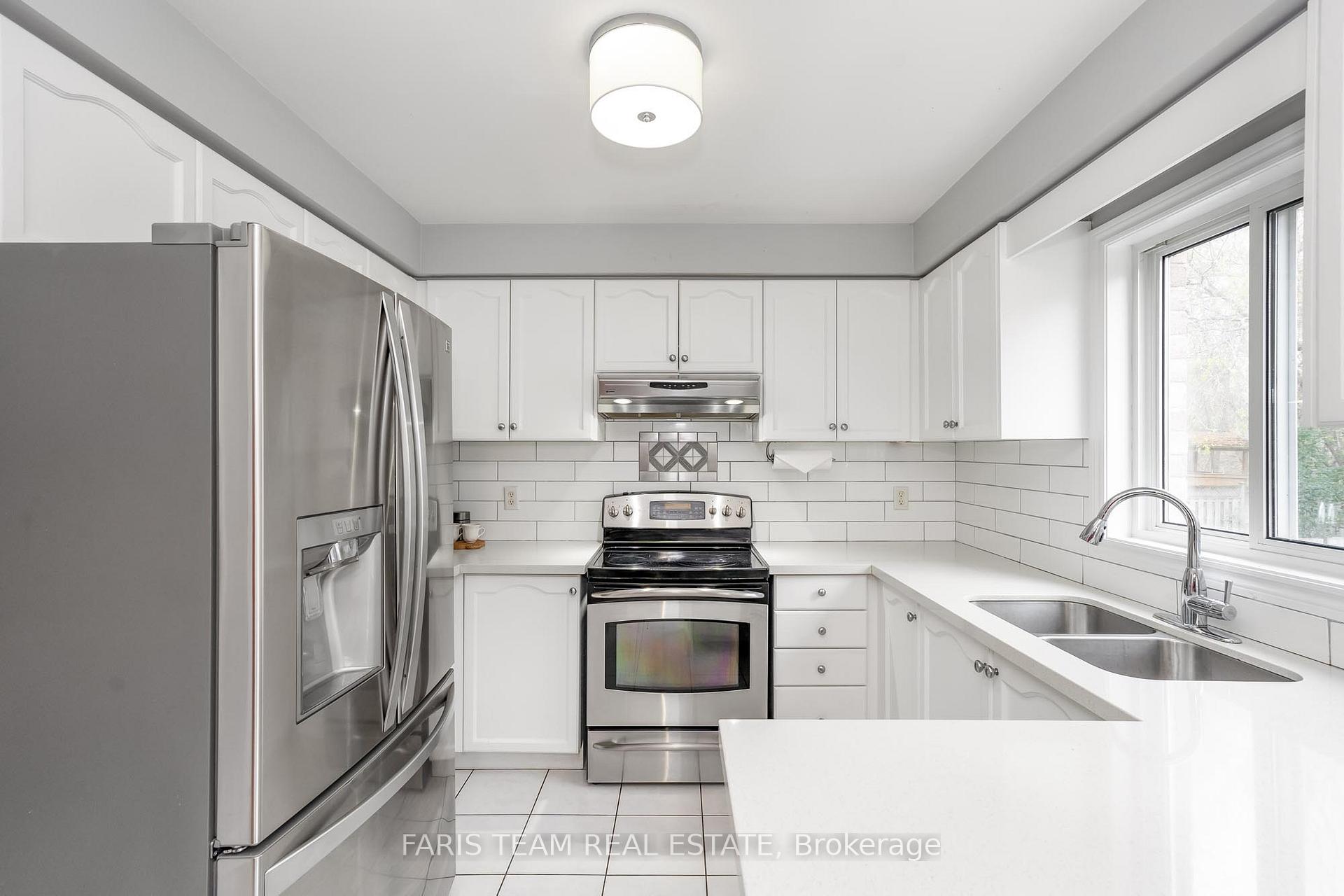 Photo 5 of 121 Nicholson Drive, Barrie, Ardagh — HOMEH