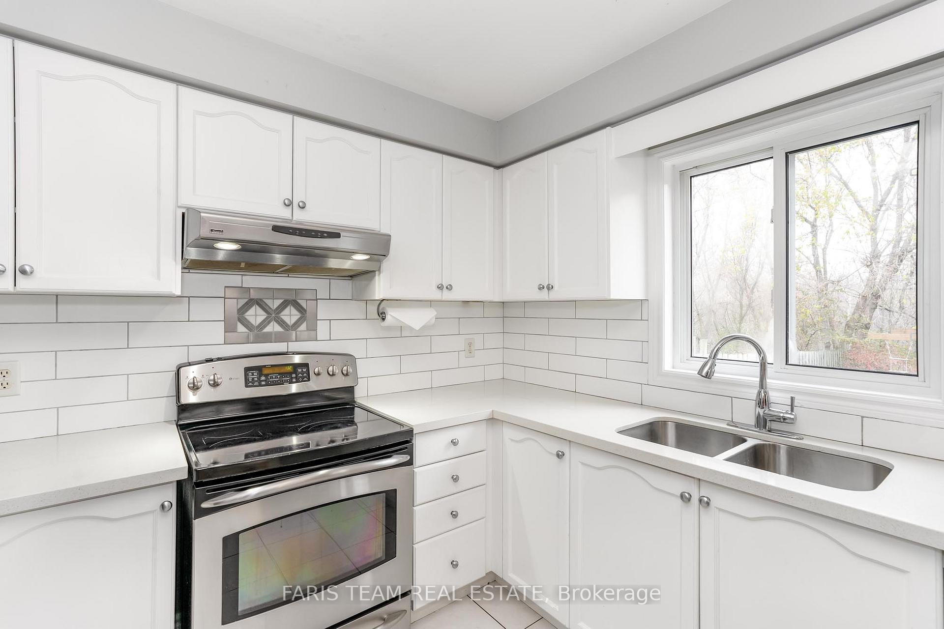 Photo 6 of 121 Nicholson Drive, Barrie, Ardagh — HOMEH