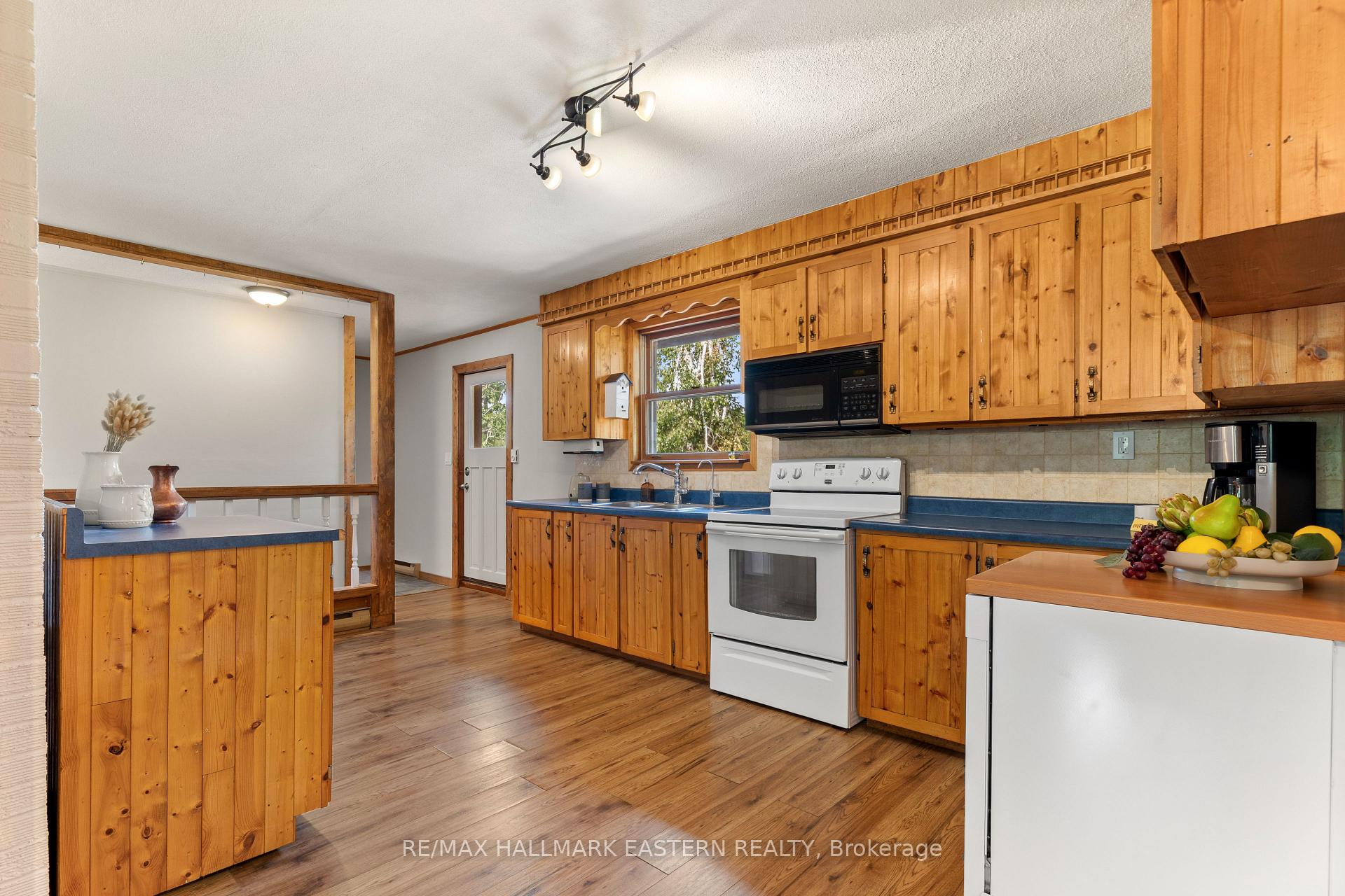 Photo 14 of 939 Centre Road, Douro-Dummer — HOMEH