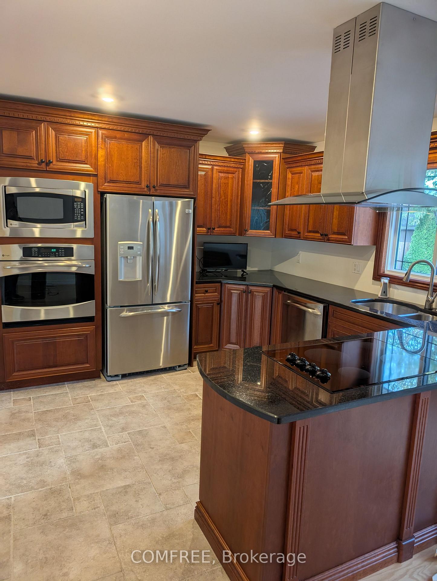 Photo 4 of 254 Grace Road, Tecumseh — HOMEH