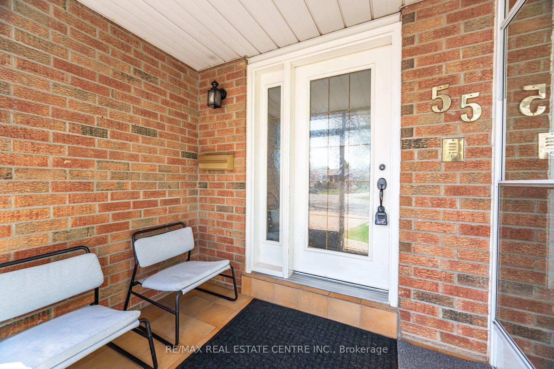 Photo 5 of 55 Mallard Crescent, Brampton, Central Park — HOMEH