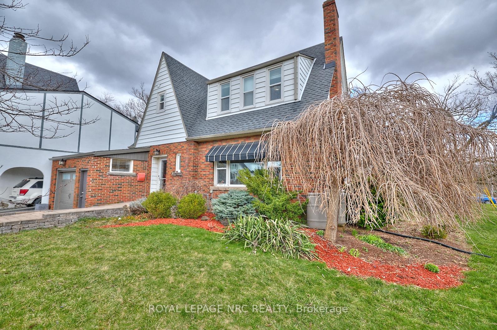 Photo 3 of 157 South Drive S, St. Catharines, Old Glenridge — HOMEH