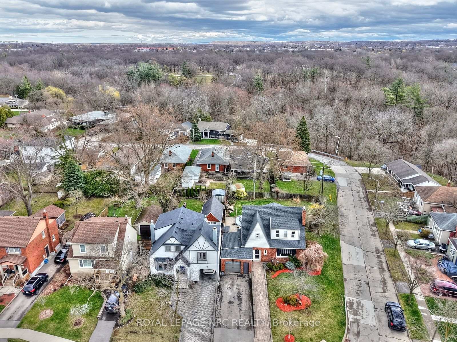 Photo 4 of 157 South Drive S, St. Catharines, Old Glenridge — HOMEH