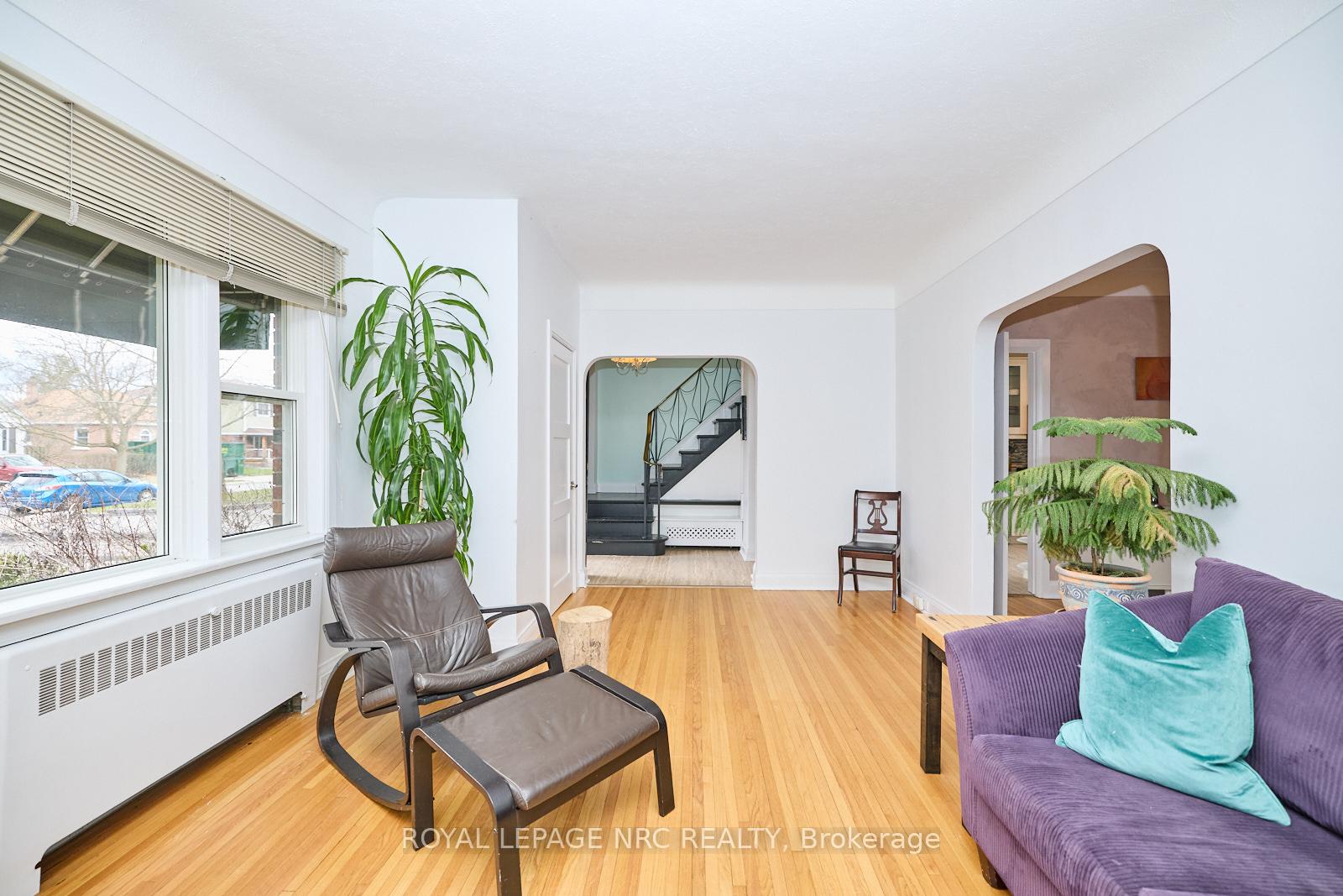 Photo 9 of 157 South Drive S, St. Catharines, Old Glenridge — HOMEH