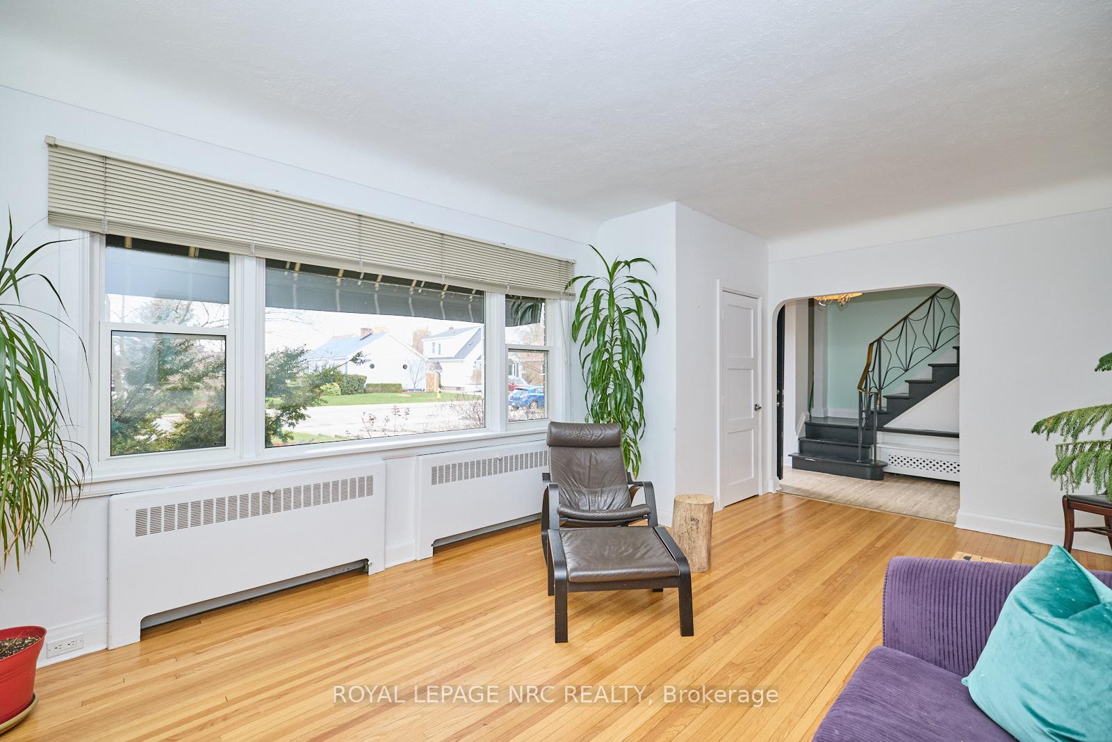 Photo 11 of 157 South Drive S, St. Catharines, Old Glenridge — HOMEH