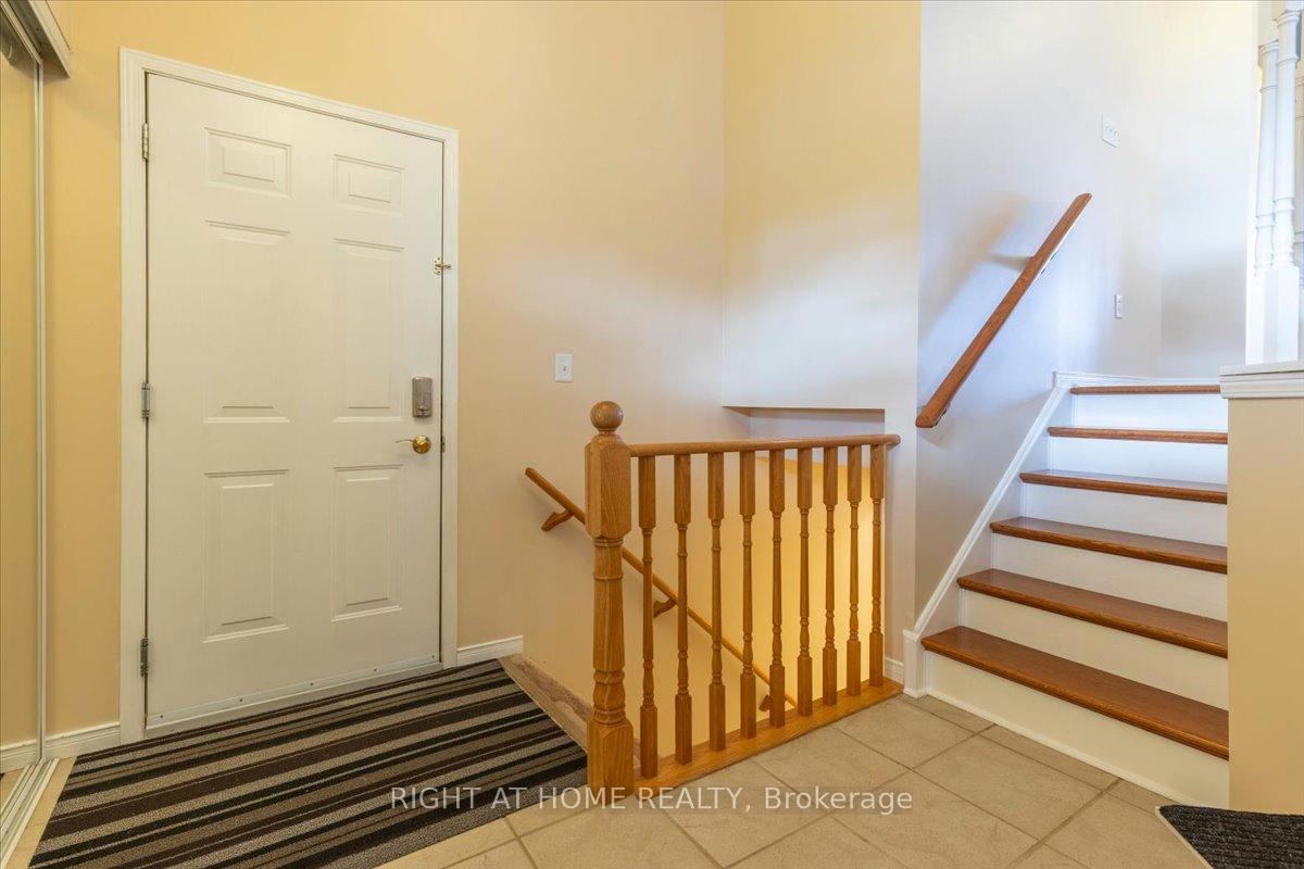 Photo 3 of 4 Hewitt Place, Barrie, Georgian Drive — HOMEH