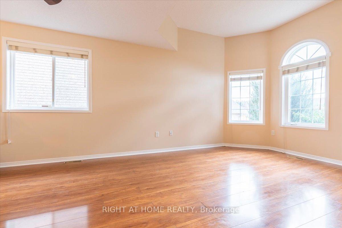 Photo 6 of 4 Hewitt Place, Barrie, Georgian Drive — HOMEH