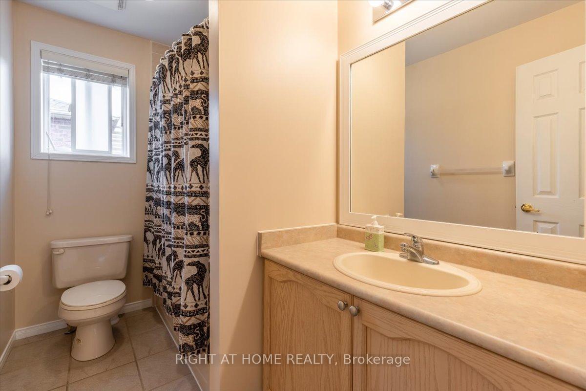 Photo 8 of 4 Hewitt Place, Barrie, Georgian Drive — HOMEH