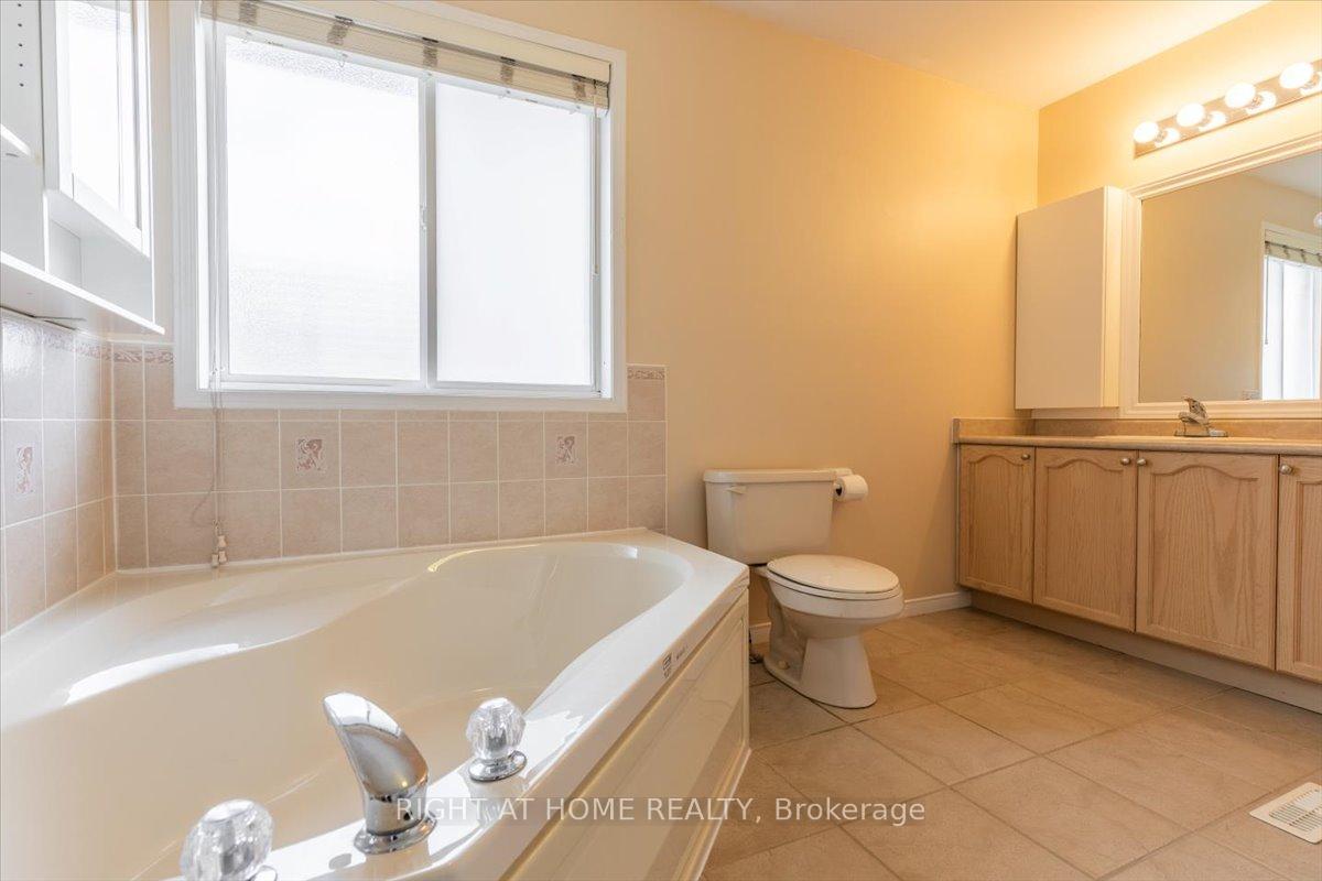 Photo 10 of 4 Hewitt Place, Barrie, Georgian Drive — HOMEH