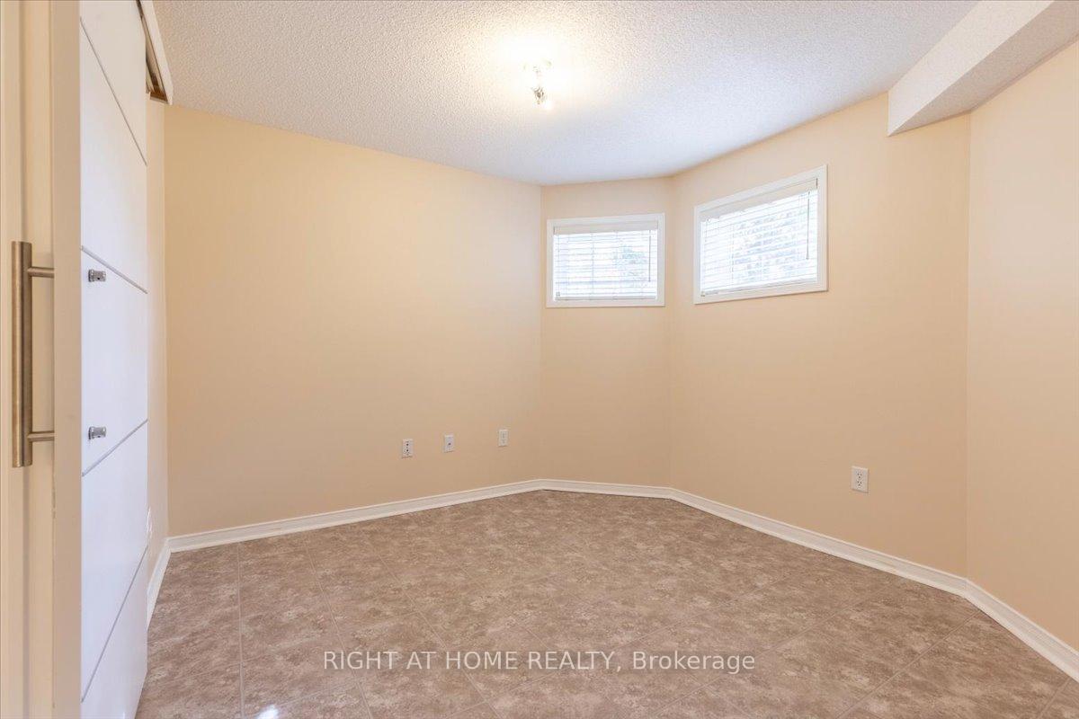 Photo 18 of 4 Hewitt Place, Barrie, Georgian Drive — HOMEH