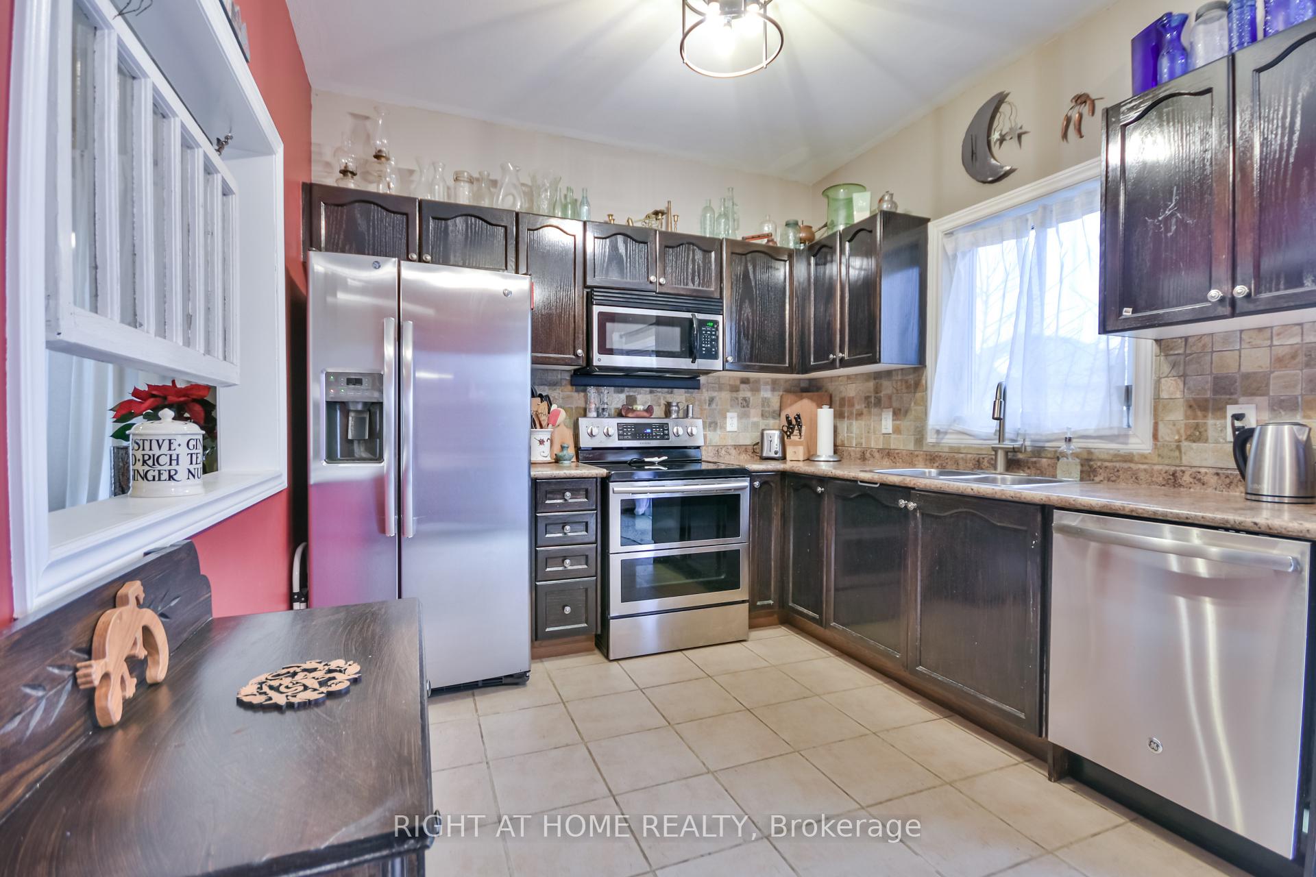 Photo 16 of 159 Birkhall Place, Barrie, Innis-Shore — HOMEH