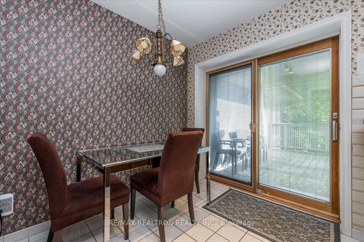 Photo 8 of 16 Tower Crescent, Barrie, Allandale Heights — HOMEH