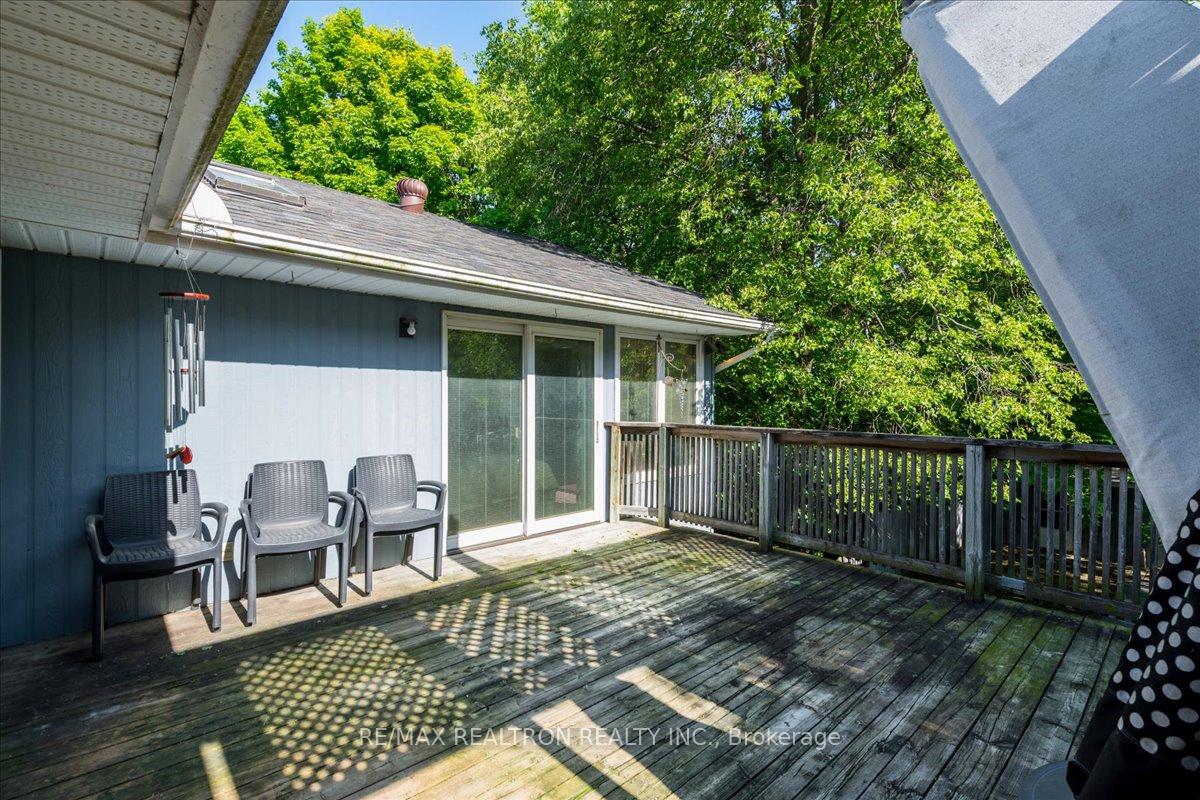 Photo 9 of 16 Tower Crescent, Barrie, Allandale Heights — HOMEH