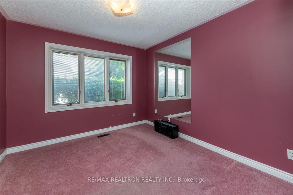 Photo 18 of 16 Tower Crescent, Barrie, Allandale Heights — HOMEH