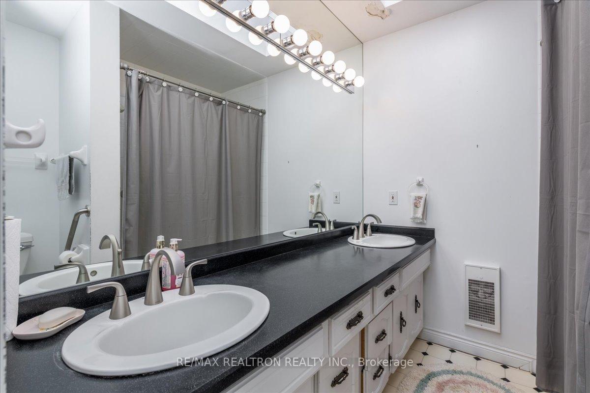 Photo 19 of 16 Tower Crescent, Barrie, Allandale Heights — HOMEH