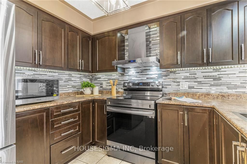 Photo 5 of 84 Avery Crescent, St. Catharines, Oakdale — HOMEH