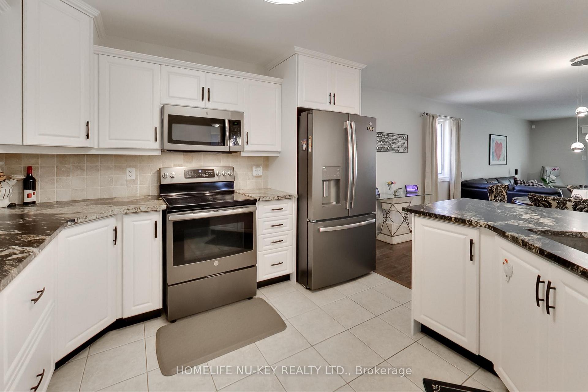 Photo 8 of 5 Duval Drive, Barrie, East Bayfield — HOMEH