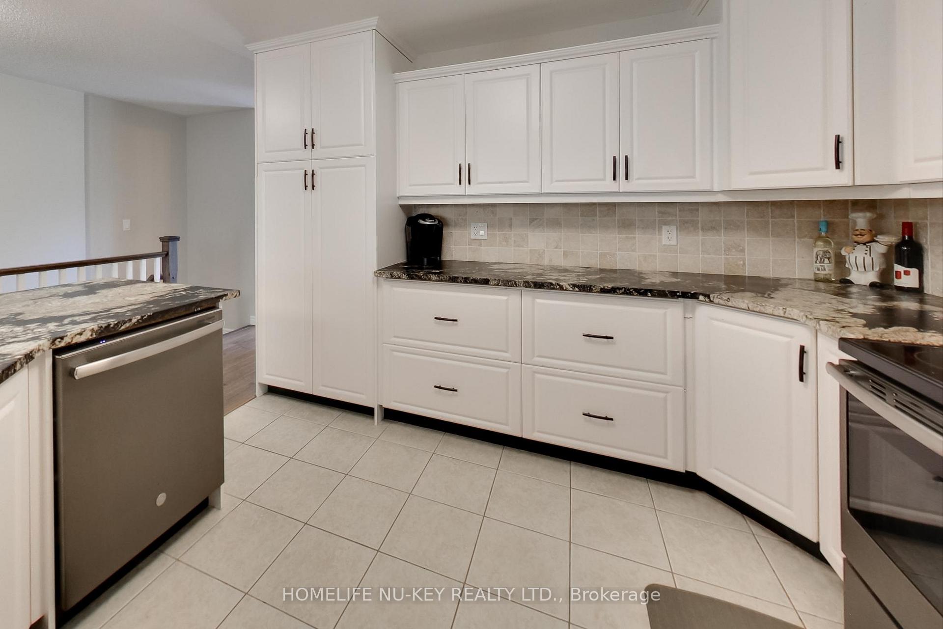 Photo 9 of 5 Duval Drive, Barrie, East Bayfield — HOMEH