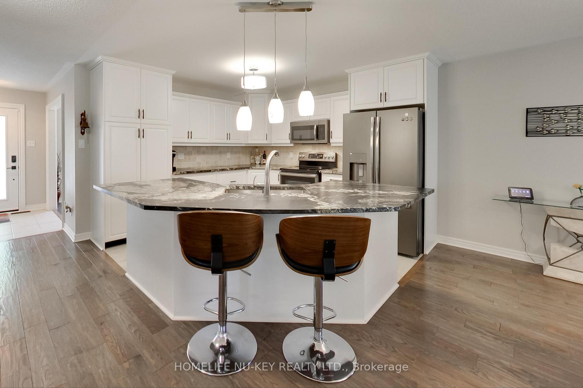 Photo 10 of 5 Duval Drive, Barrie, East Bayfield — HOMEH
