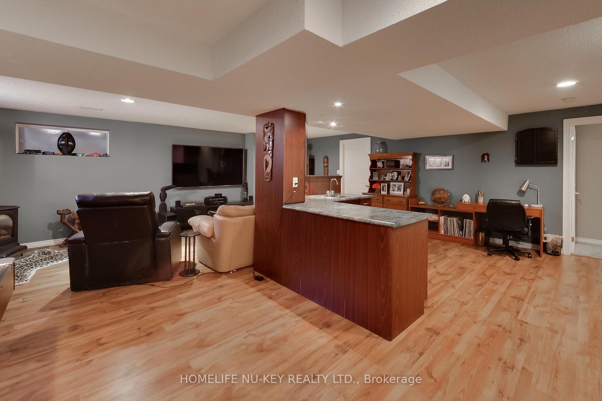 Photo 25 of 5 Duval Drive, Barrie, East Bayfield — HOMEH