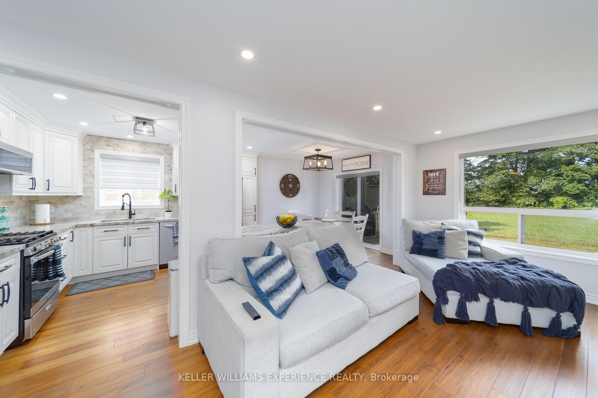 Photo 4 of 141 Benson Drive, Barrie, Northwest — HOMEH