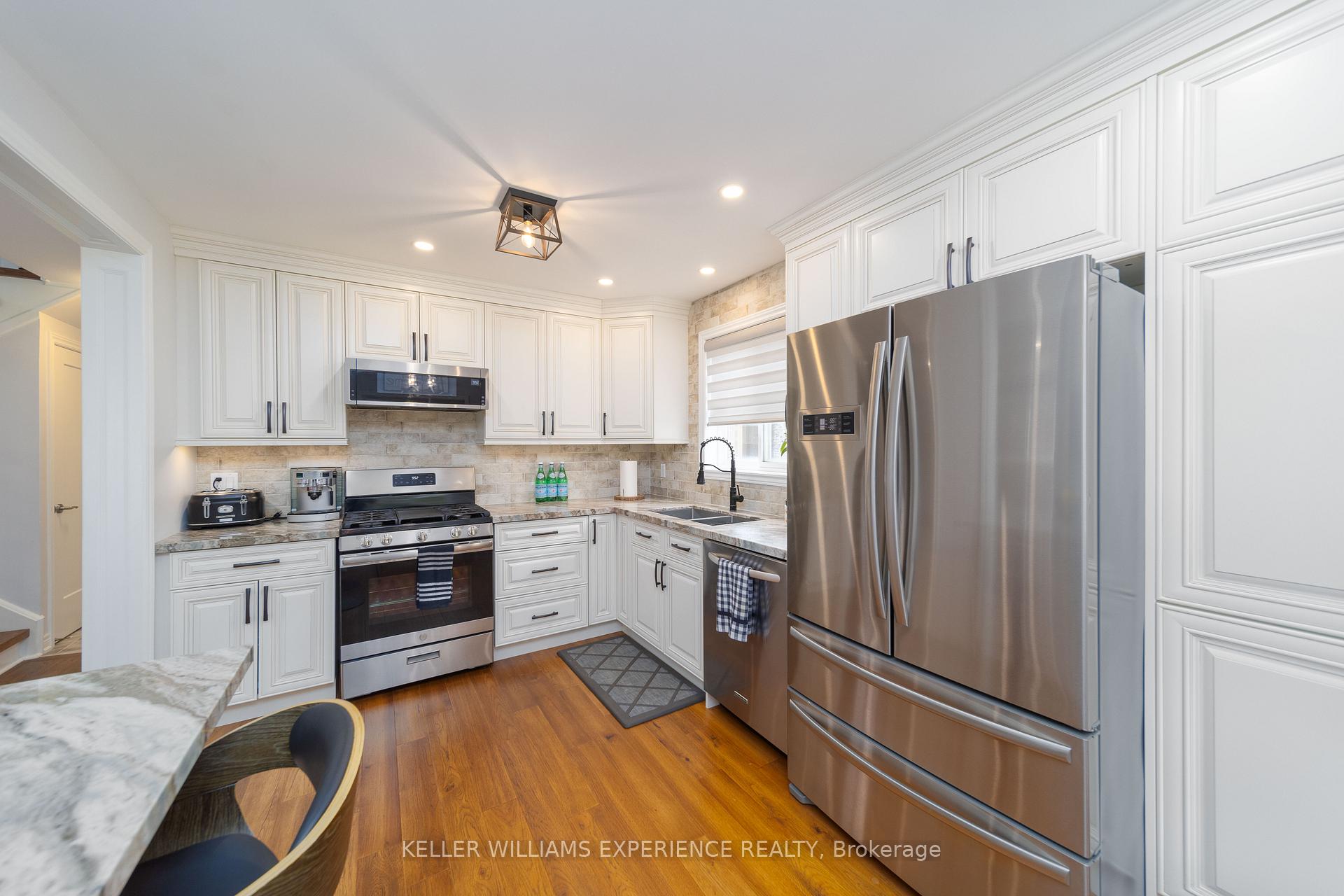 Photo 6 of 141 Benson Drive, Barrie, Northwest — HOMEH