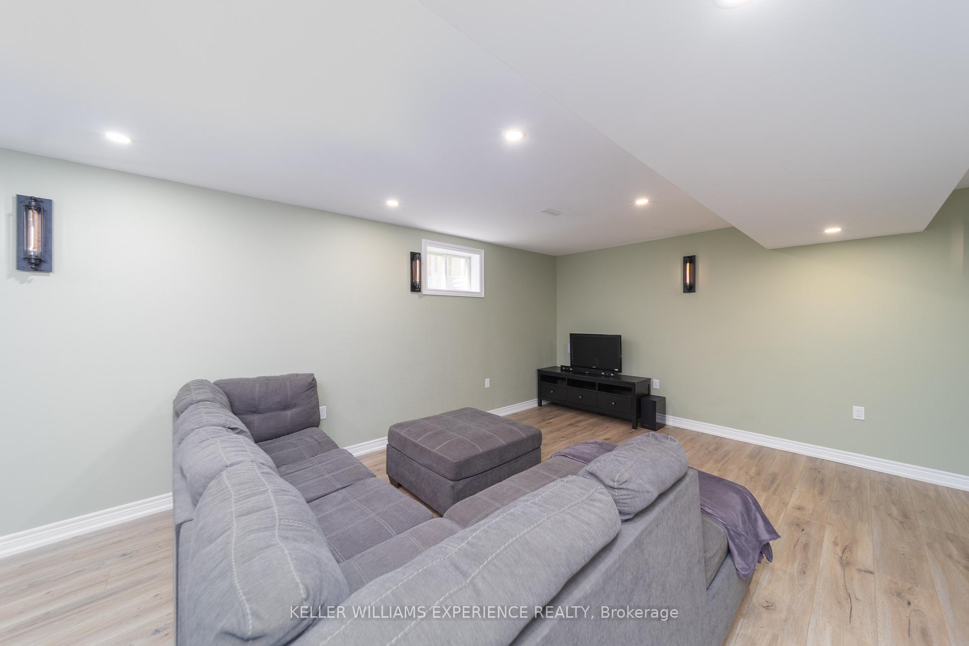Photo 20 of 141 Benson Drive, Barrie, Northwest — HOMEH
