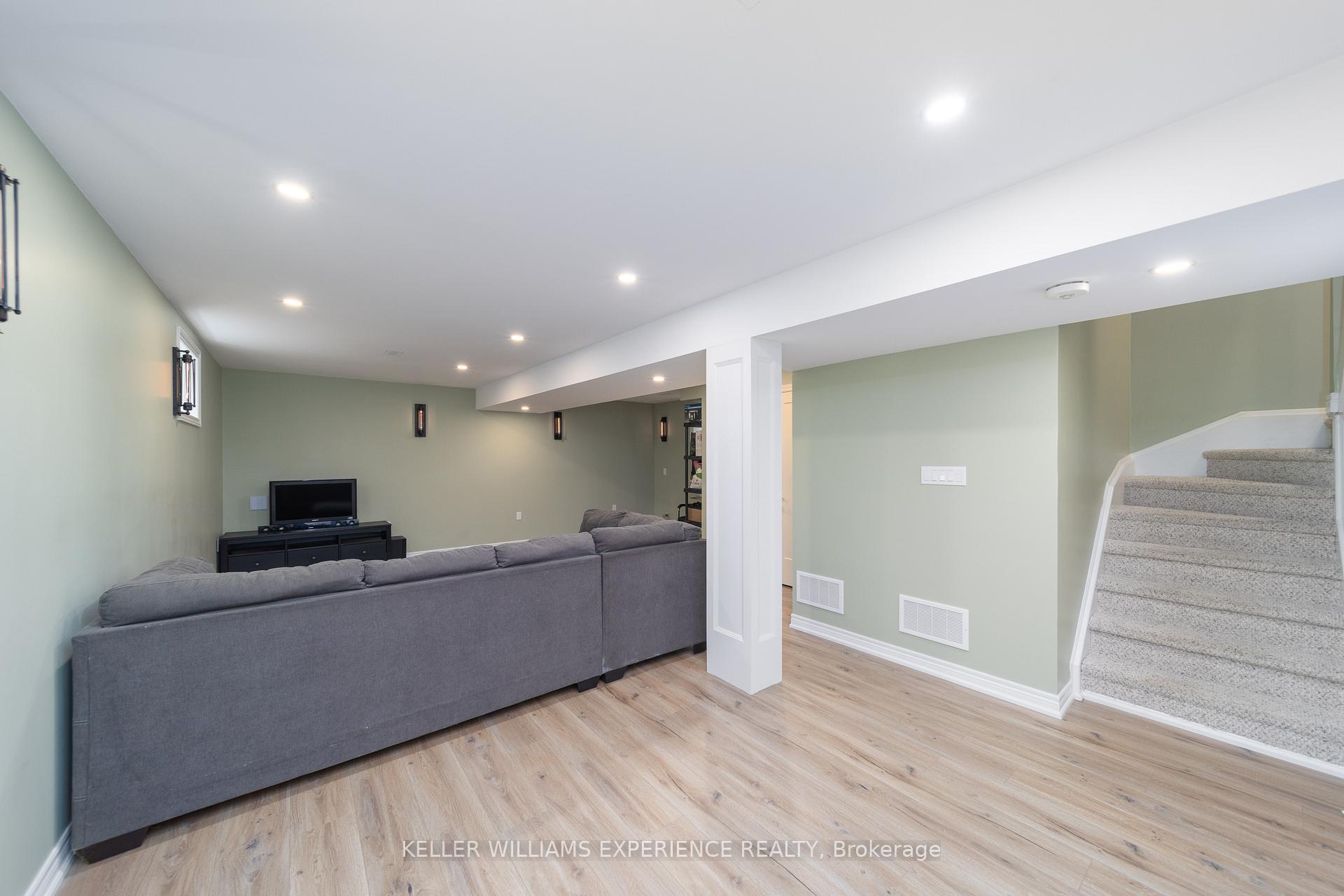 Photo 21 of 141 Benson Drive, Barrie, Northwest — HOMEH