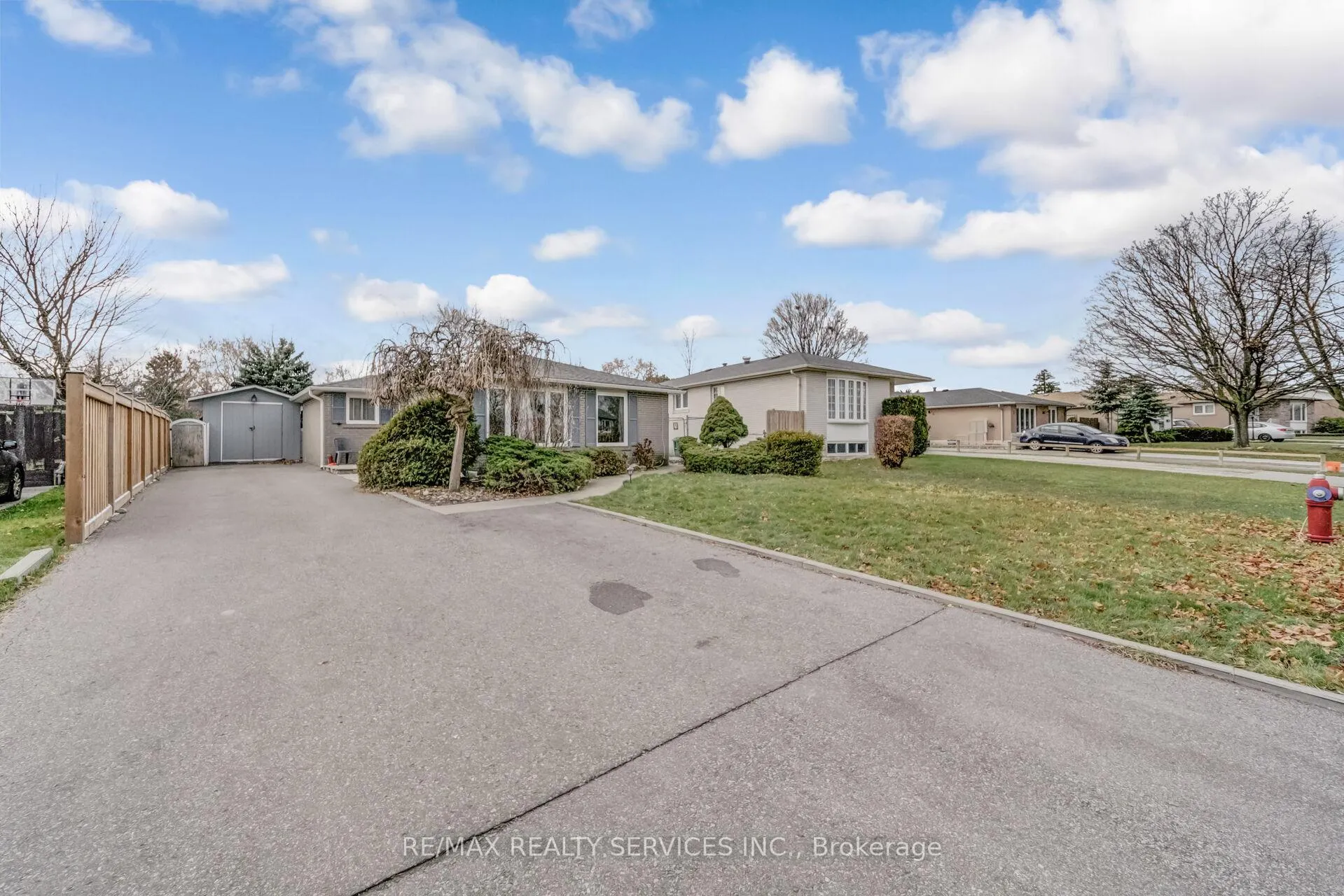 Photo 4 of 39 Flavian Crescent, Brampton, Southgate — HOMEH