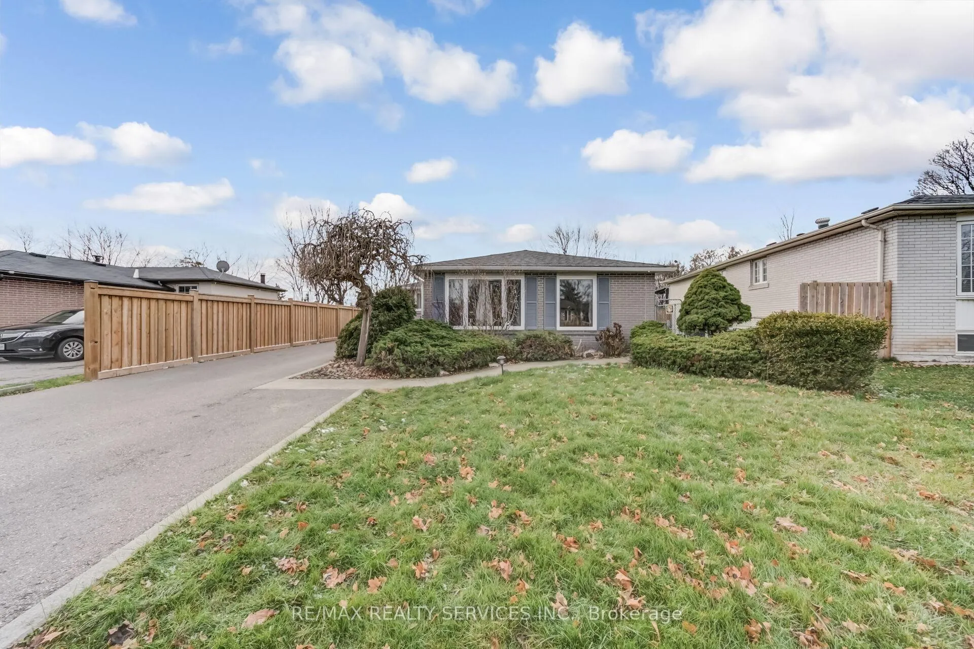 Photo 5 of 39 Flavian Crescent, Brampton, Southgate — HOMEH
