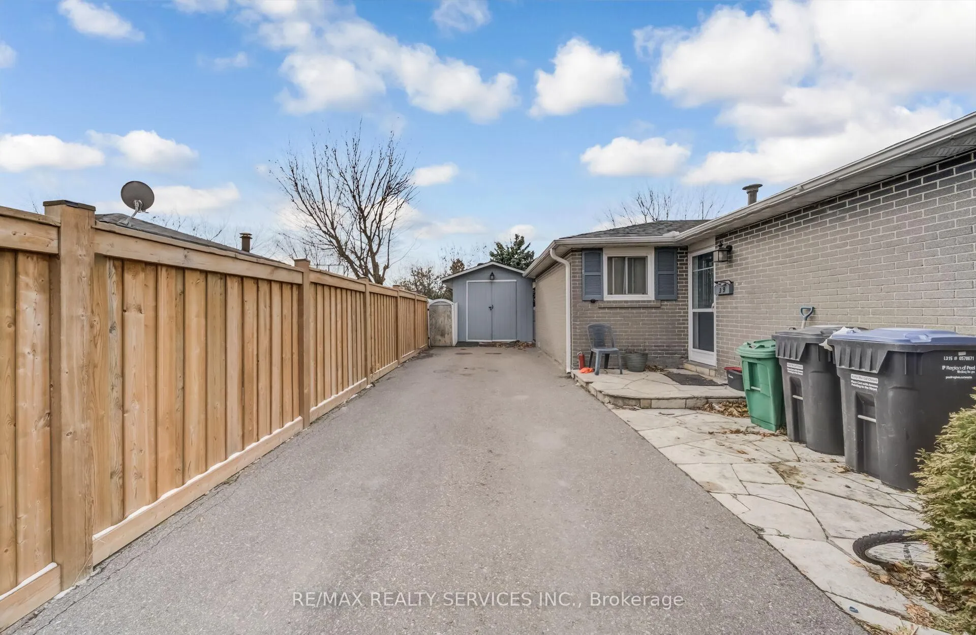 Photo 7 of 39 Flavian Crescent, Brampton, Southgate — HOMEH