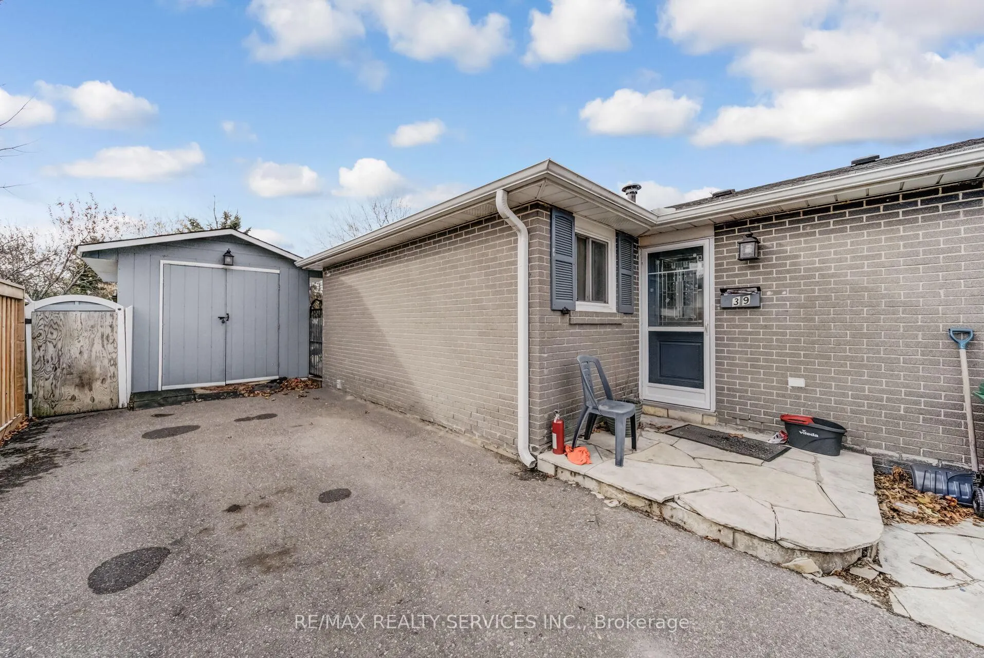 Photo 8 of 39 Flavian Crescent, Brampton, Southgate — HOMEH