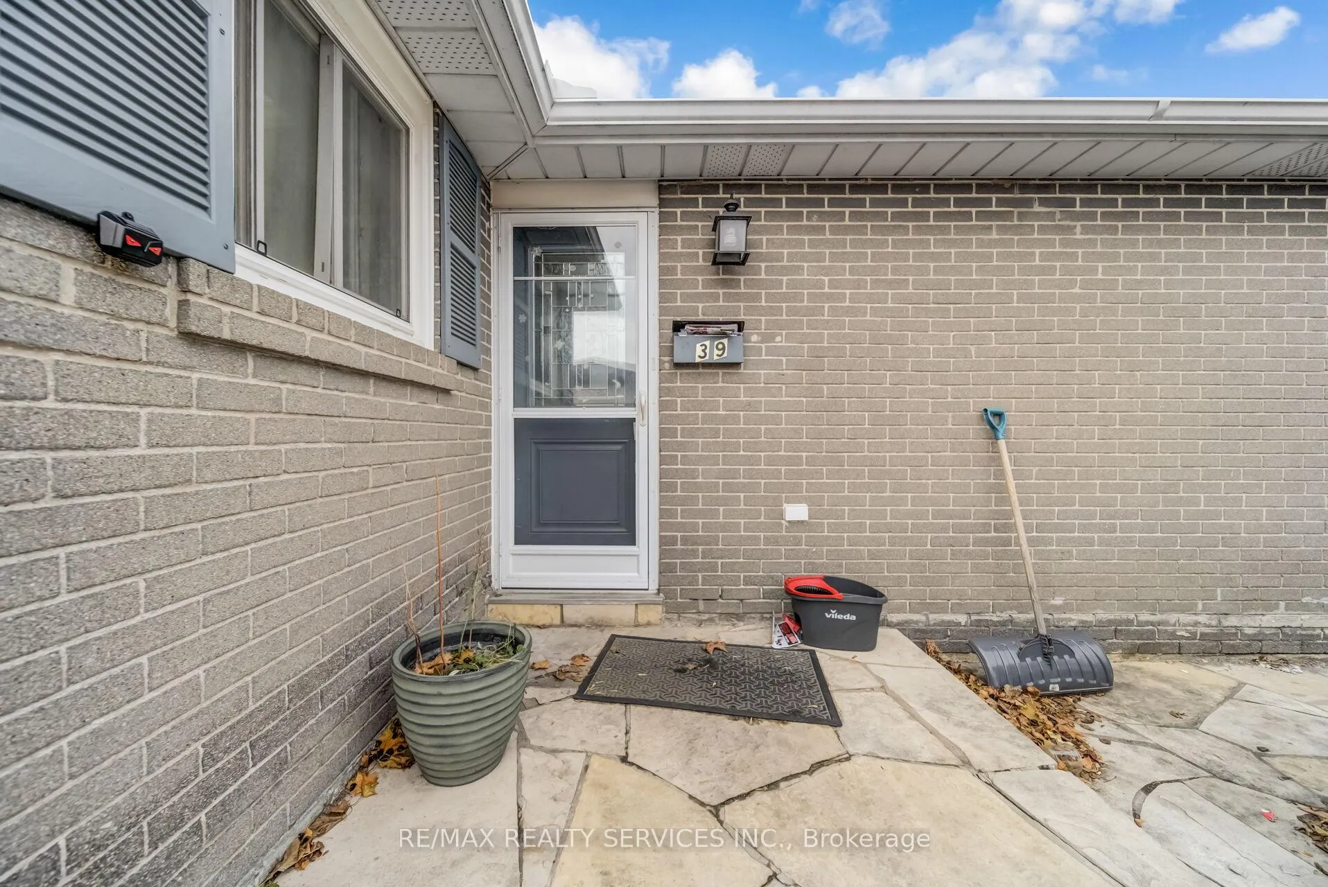 Photo 9 of 39 Flavian Crescent, Brampton, Southgate — HOMEH