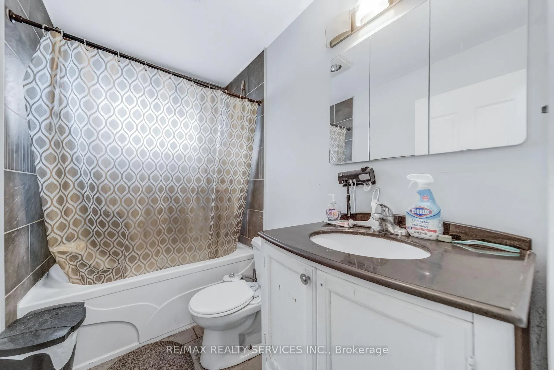Photo 22 of 39 Flavian Crescent, Brampton, Southgate — HOMEH